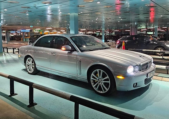Jaguar XJ 6 of 11