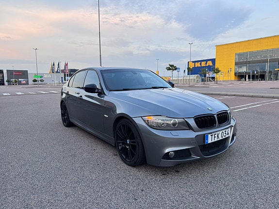 BMW 318d 2 of 5
