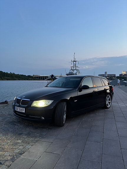 BMW 335i 2 of 5