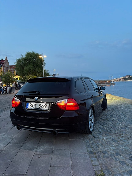 BMW 335i 4 of 5