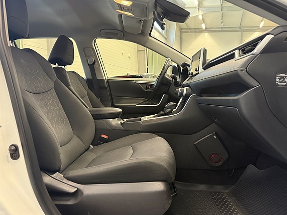 Toyota RAV4 8 of 22