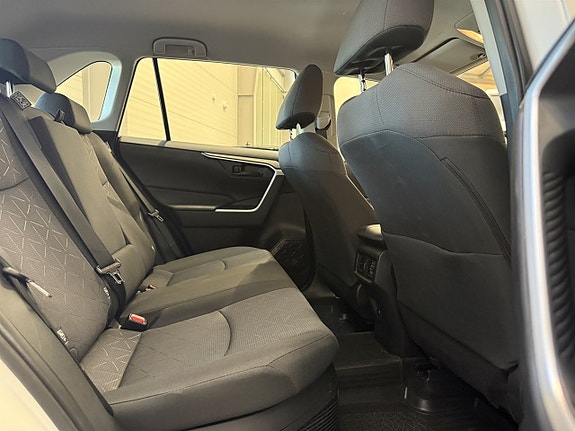 Toyota RAV4 9 of 22