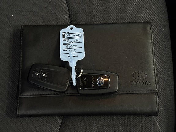 Toyota RAV4 22 of 22