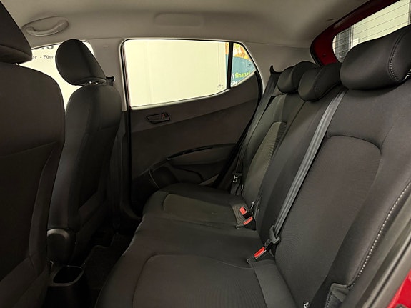 Hyundai i10 10 of 23