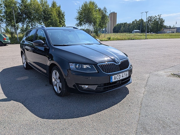 Skoda Octavia 2 of 5