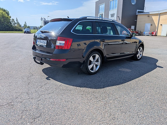 Skoda Octavia 3 of 5