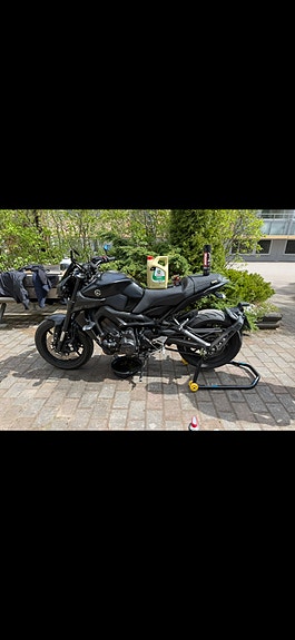 Yamaha MT-09 3 of 4