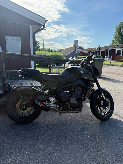 Yamaha MT-09 2 of 4
