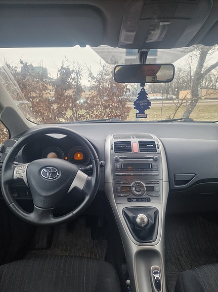 Toyota Auris 4 of 4