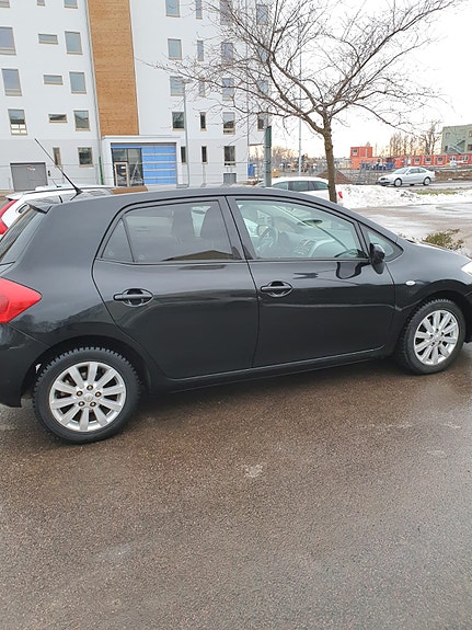 Toyota Auris 2 of 4