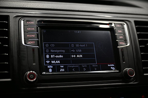 Volkswagen Caravelle 23 of 30