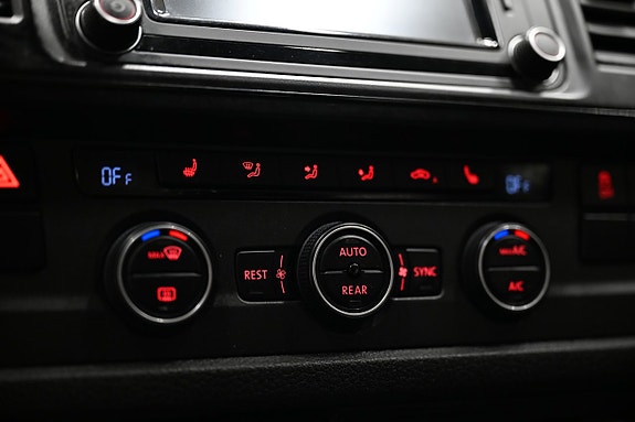 Volkswagen Caravelle 25 of 30