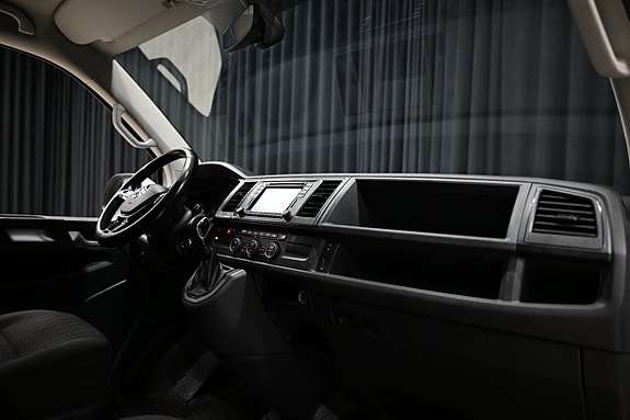 Volkswagen Caravelle 24 of 30