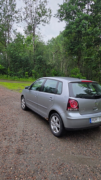 Volkswagen Polo 2 of 4