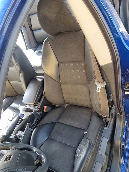 Volvo V70 3 of 5