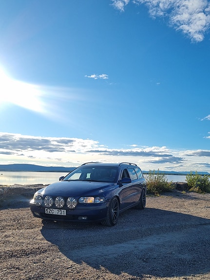 Volvo V70 2 of 5