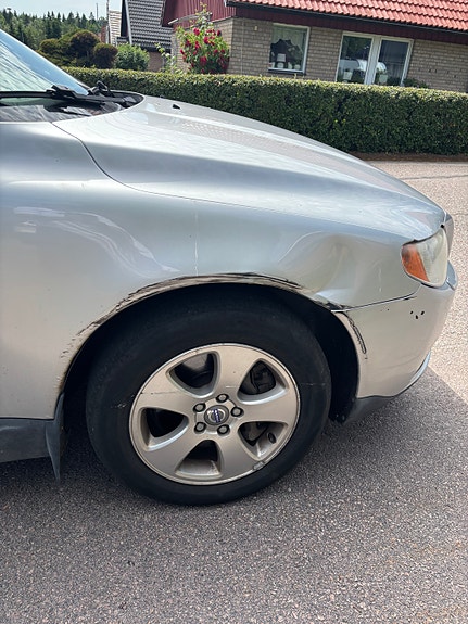 Volvo V70 2 of 5