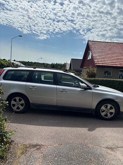 Volvo V70 4 of 5