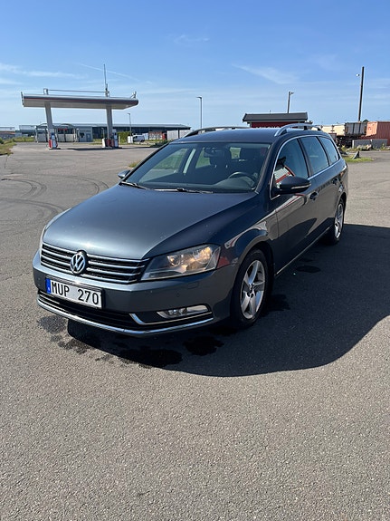 Volkswagen Passat 2 of 5