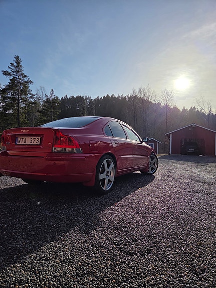Volvo S60 2 of 5