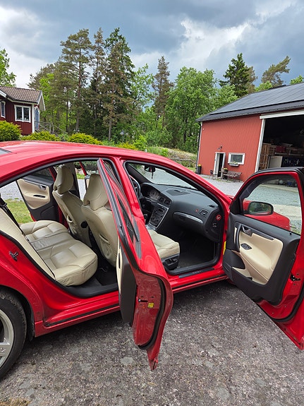 Volvo S60 4 of 5