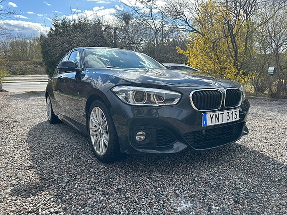 BMW 118i 3 of 5