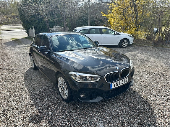 BMW 118i 2 of 5