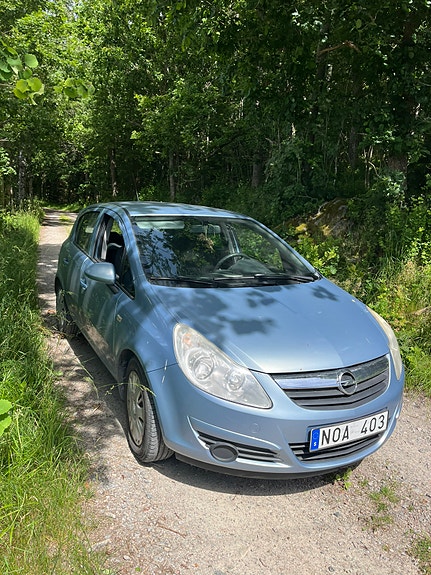 Opel Corsa 2 of 4