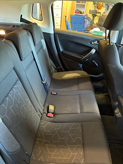 Peugeot 2008 4 of 5