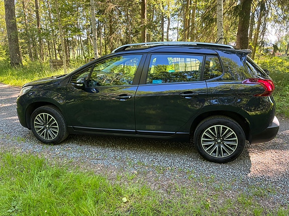 Peugeot 2008 2 of 5