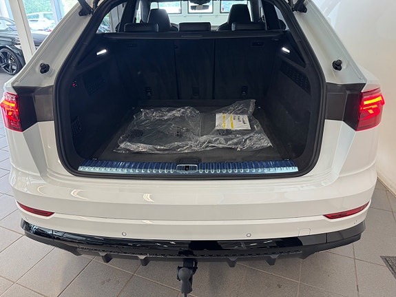 Audi Q8 5 of 22