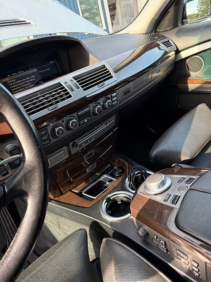 BMW 750Li 12 of 14