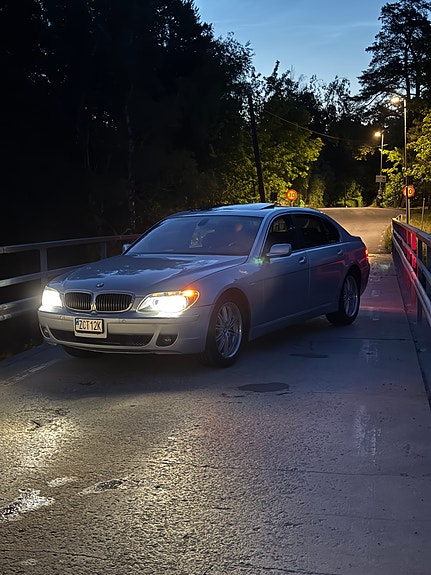 BMW 750Li 8 of 14