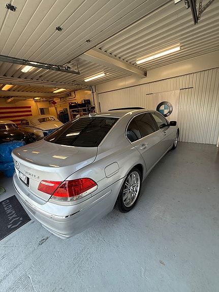 BMW 750Li 13 of 14