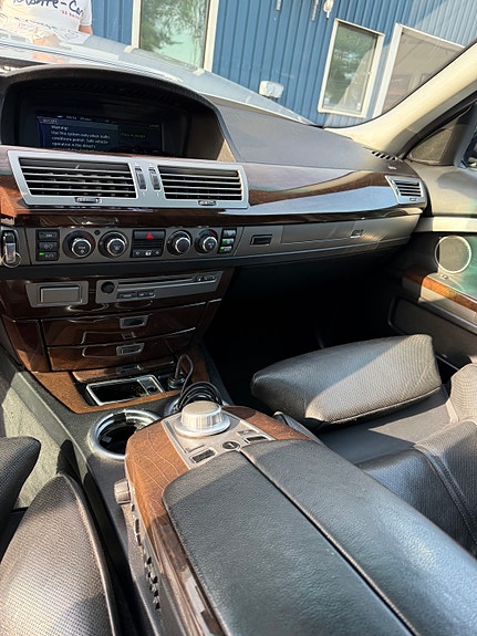 BMW 750Li 10 of 14
