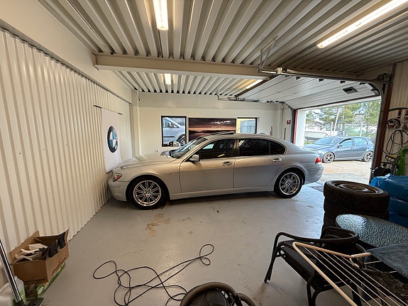 BMW 750Li 2 of 14