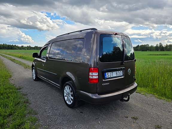 Volkswagen Caddy Maxi 2 of 5