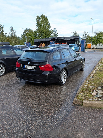 BMW 320d 3 of 5