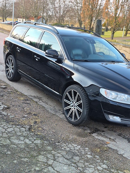 Volvo V70 7 of 9