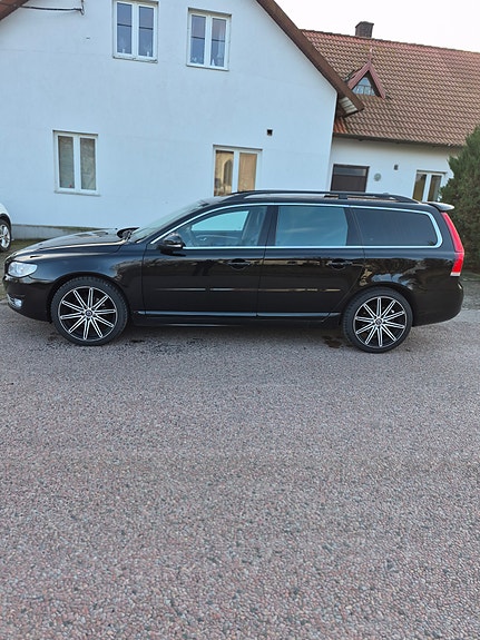 Volvo V70 3 of 9