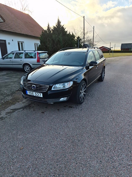 Volvo V70 2 of 9