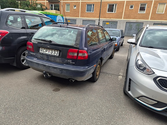 Volvo V40 4 of 5