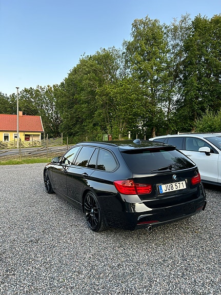 BMW 320d 3 of 5
