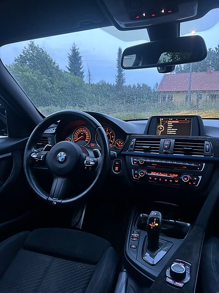 BMW 320d 4 of 5