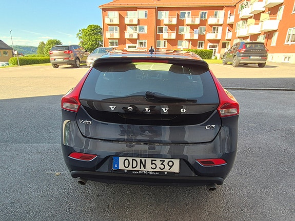 Volvo V40 2 of 7