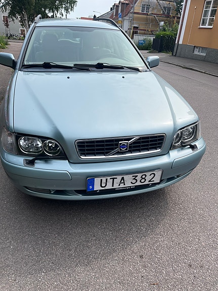 Volvo V40 4 of 5