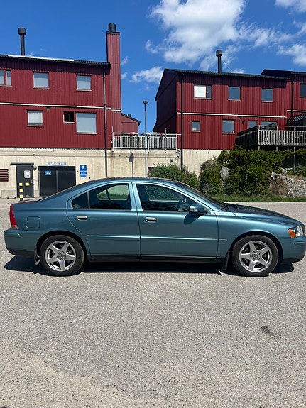Volvo S60 3 of 5