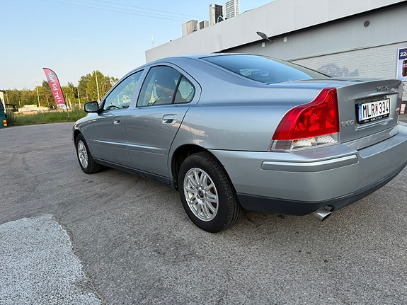 Volvo S60 4 of 5
