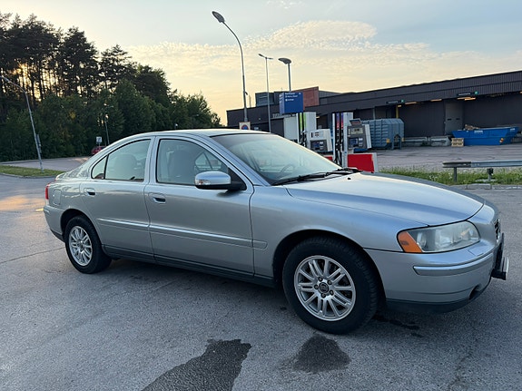 Volvo S60 3 of 5
