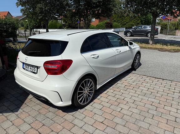 Mercedes-Benz A180 2 of 5